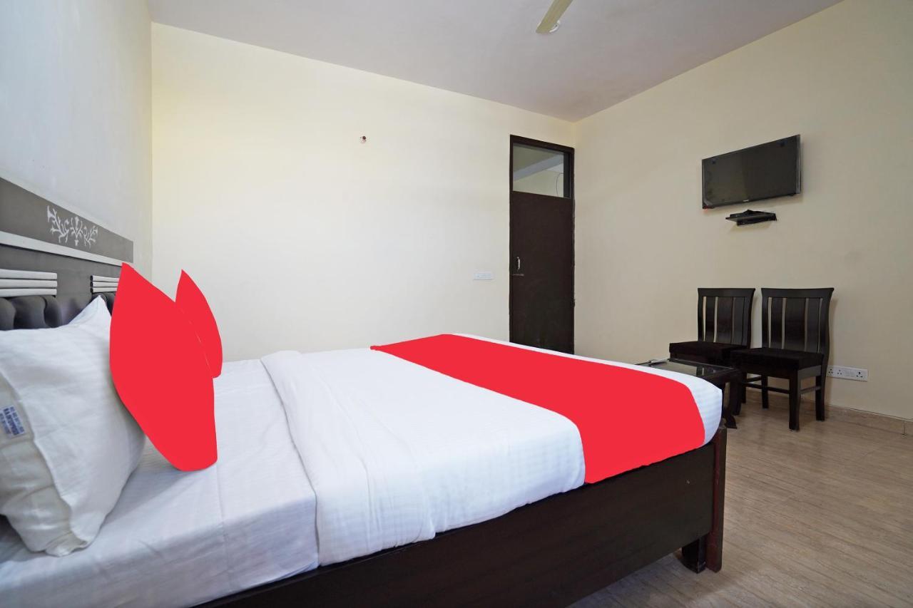 Oyo 46744 Hotel Yash Új-Delhi Kültér fotó