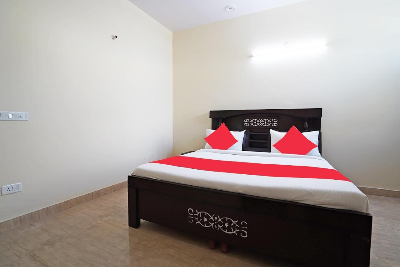 Oyo 46744 Hotel Yash Új-Delhi Kültér fotó