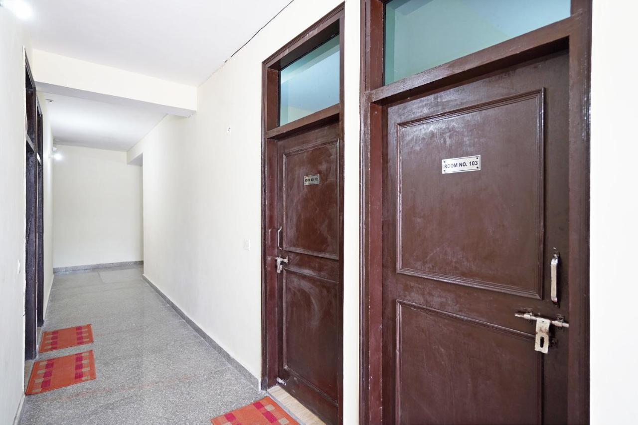 Oyo 46744 Hotel Yash Új-Delhi Kültér fotó