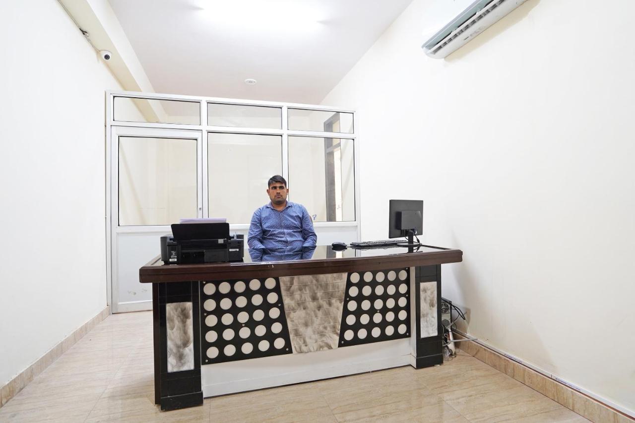 Oyo 46744 Hotel Yash Új-Delhi Kültér fotó