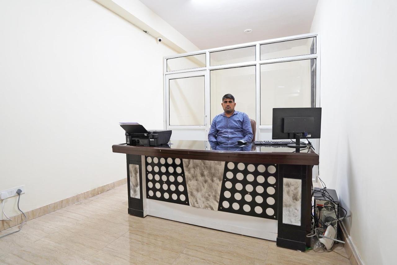 Oyo 46744 Hotel Yash Új-Delhi Kültér fotó