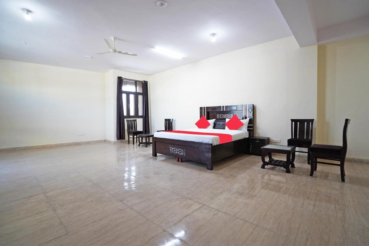 Oyo 46744 Hotel Yash Új-Delhi Kültér fotó