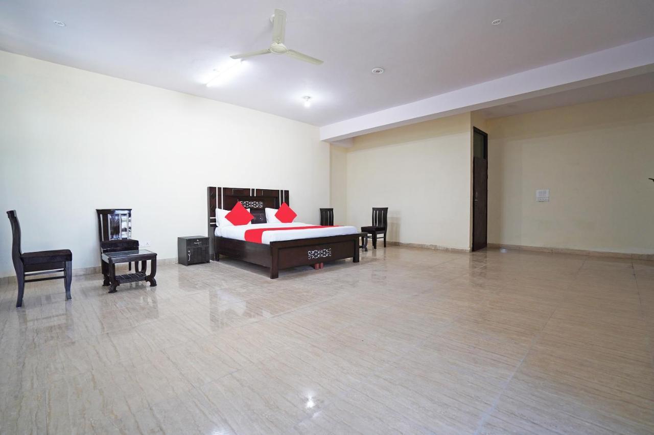 Oyo 46744 Hotel Yash Új-Delhi Kültér fotó