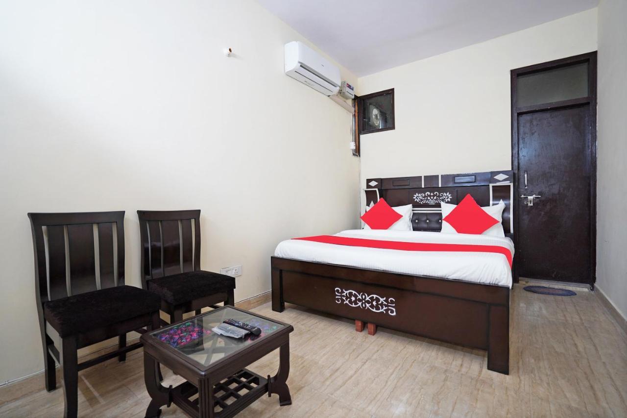 Oyo 46744 Hotel Yash Új-Delhi Kültér fotó
