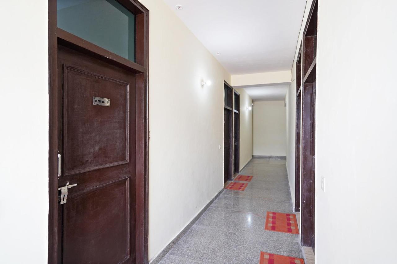 Oyo 46744 Hotel Yash Új-Delhi Kültér fotó